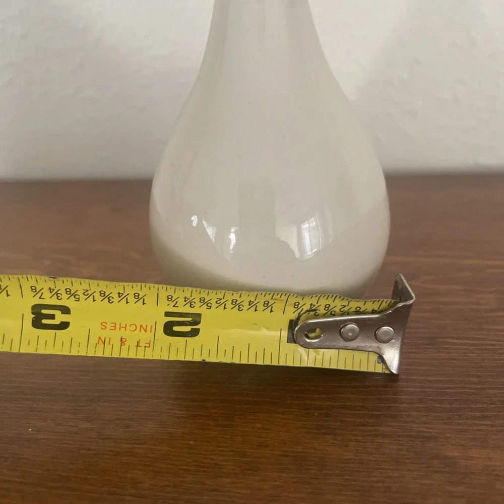 Teardrop Bud Vase Art Pottery White‎ 80s Vintage 4.5
